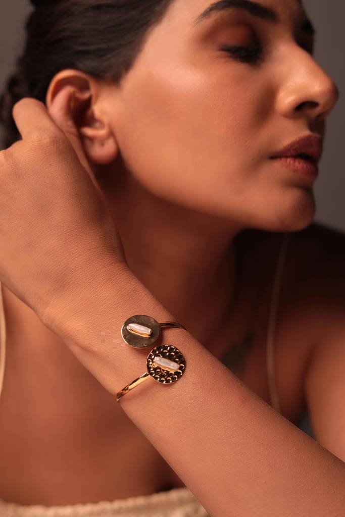 Disc Baroque Pearl Bangle : B-127(A)