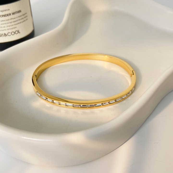 Crystal Zoey Bracelet Band : B-BD-39-0