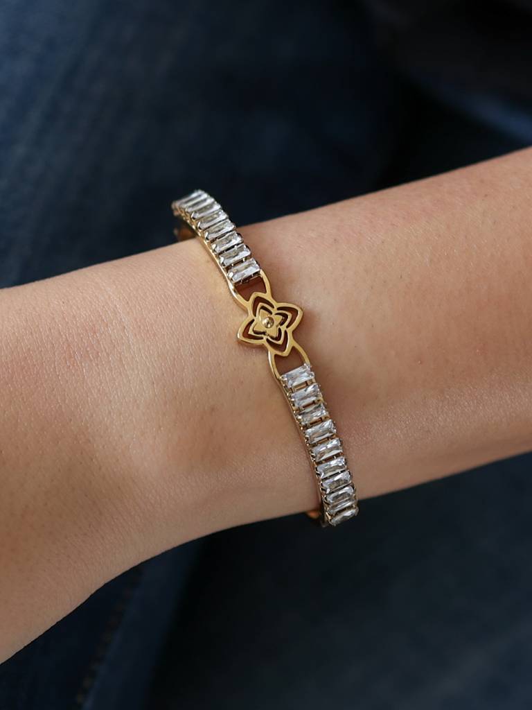 Floral Embrace Bracelet Band : B-BD-65-0