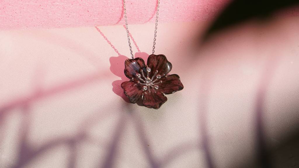 Morning Kiss Pendant : TJE40007P