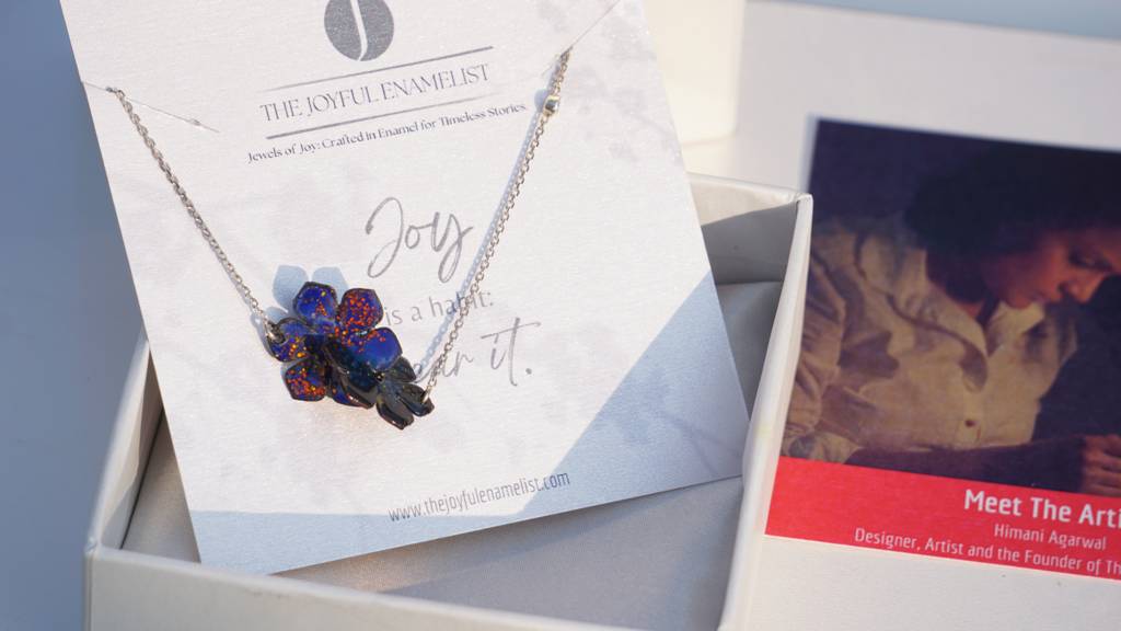 Twist Tales Necklace : TJE10001N