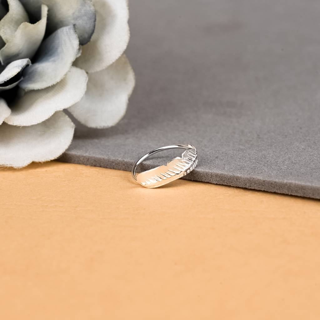 Pure Silver Silver Flat Leaf Nose Pin : BCNP543