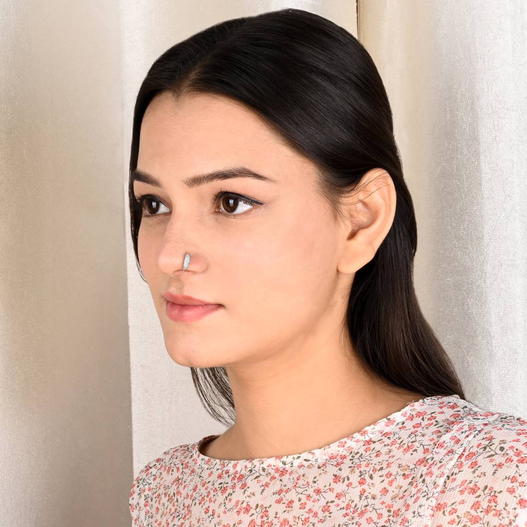 Pure Silver Silver Flat Leaf Nose Pin : BCNP543