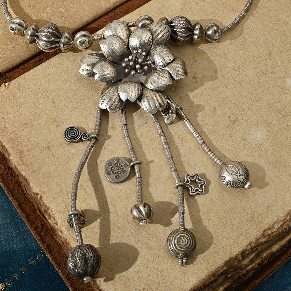 Dangling Charms Silver Necklace : BDNC20