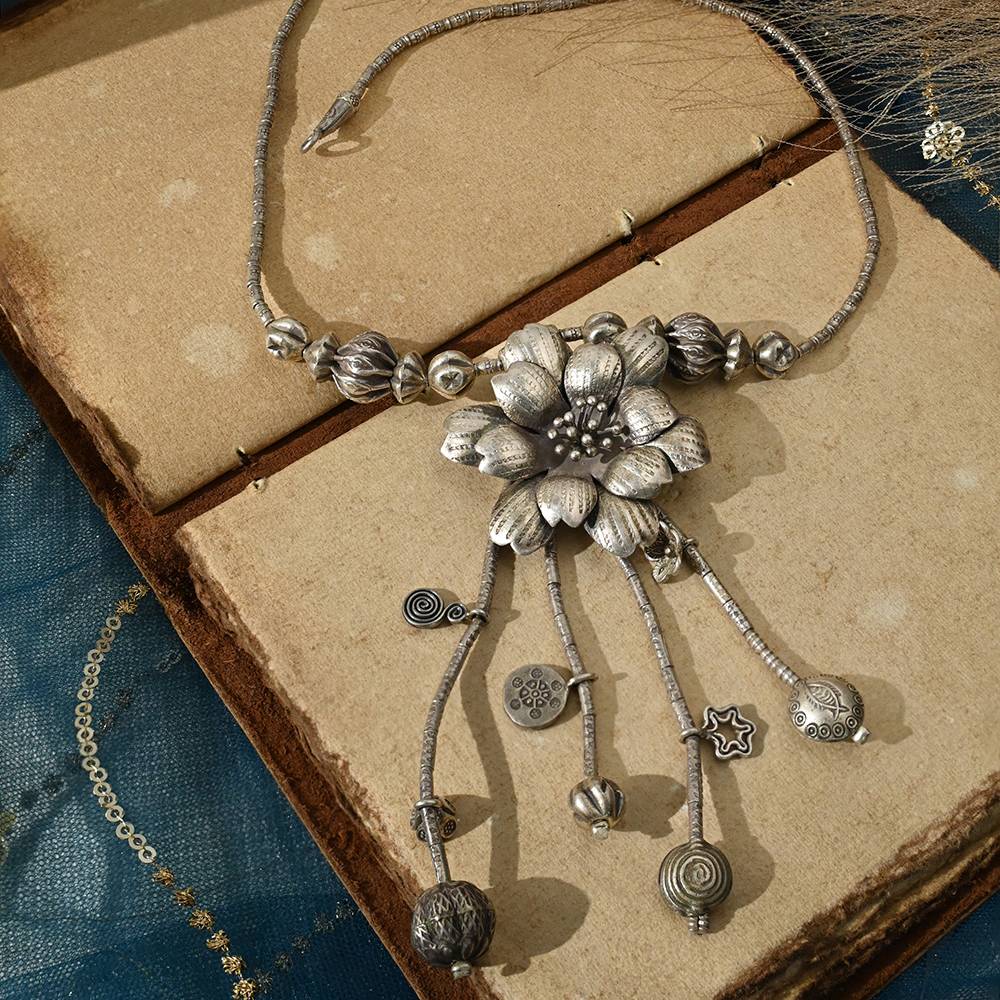 Dangling Charms Silver Necklace : BDNC20