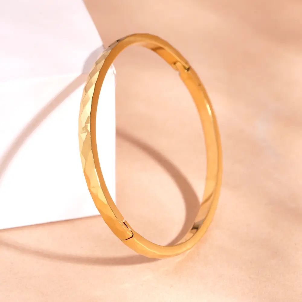 Diamond-Cut Textured Bangle Bracelet For Women : BR0057