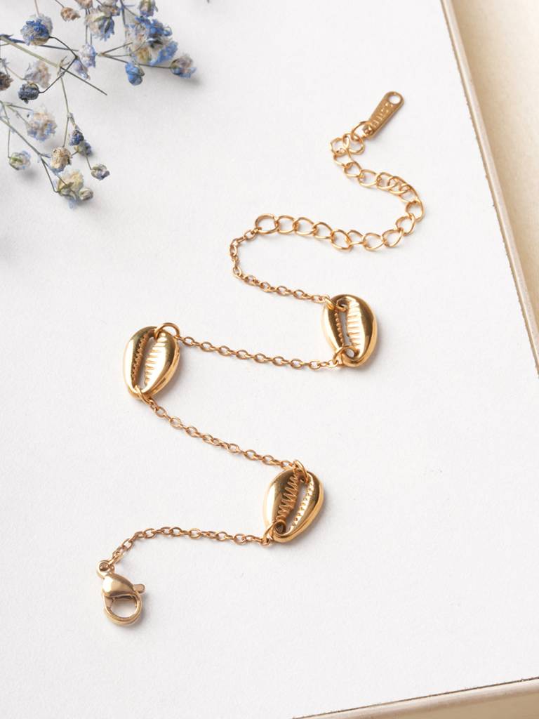 Triple Cowrie Charm Bracelet For Women : BR0209
