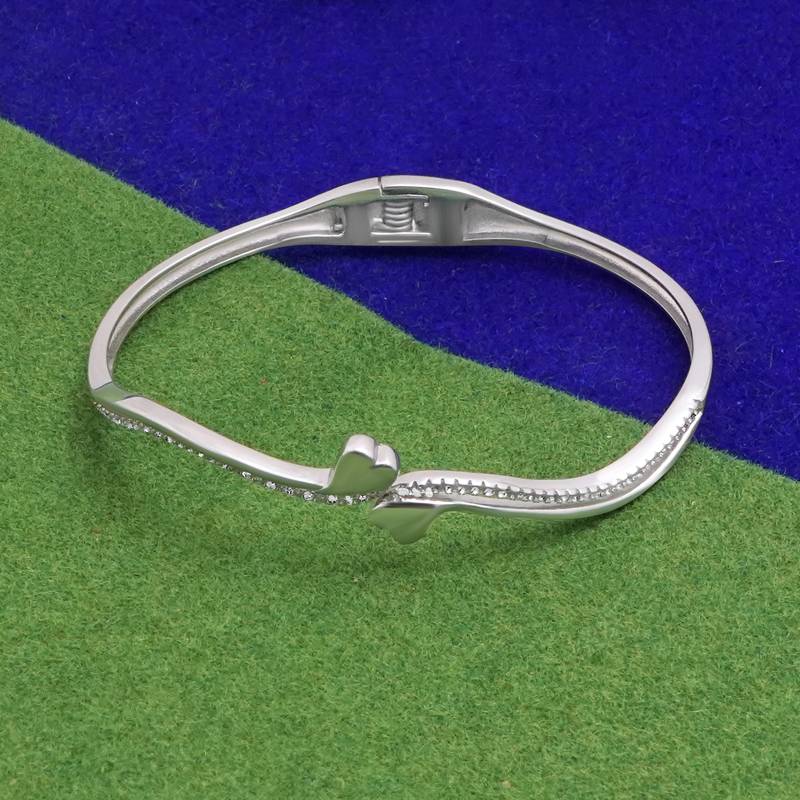 925 Sterling Silver Textured Minimal Mini Heart Pattern Bracelet | : BR1055