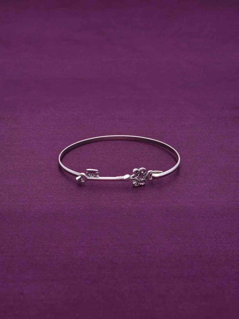Exquisitely Aesthetic Silver Bangle Bracelet : BRBN78-S-NA