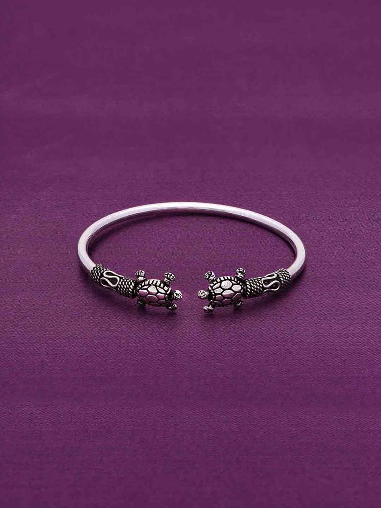 Treasured Turtle Silver Bangle Bracelet : BRBN95-S-NA
