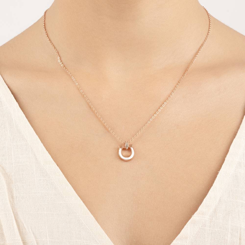 U-Shape Pendant Necklace : BWNC501