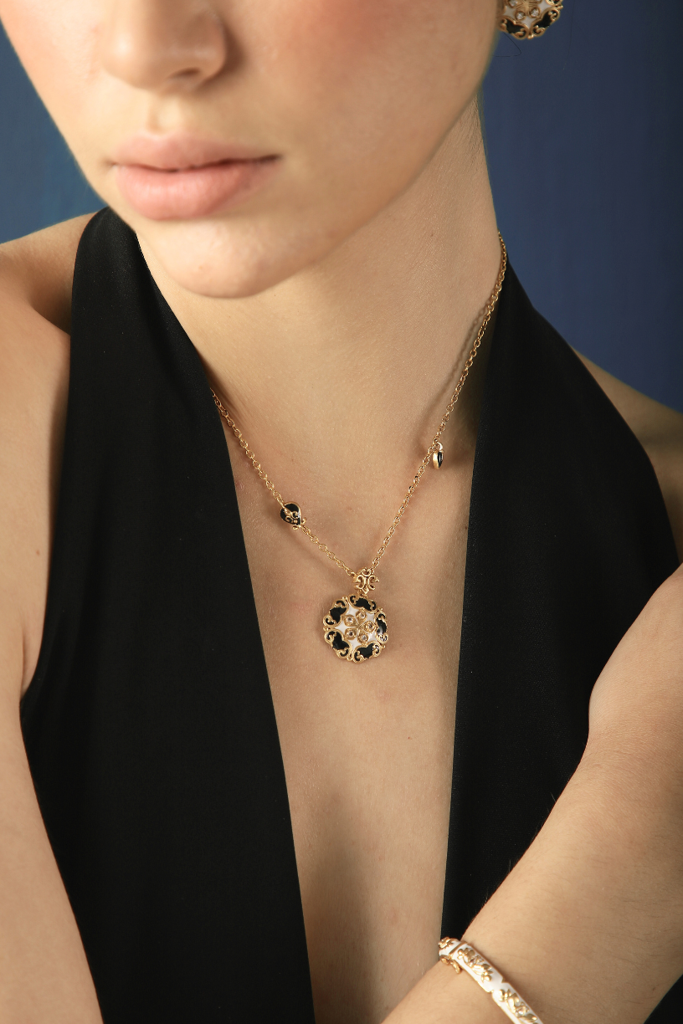 Baroque Round Enamel Necklace : SMBRNCK06