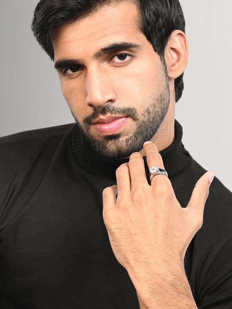 Radiant Edge Silver Ring : CAGR450