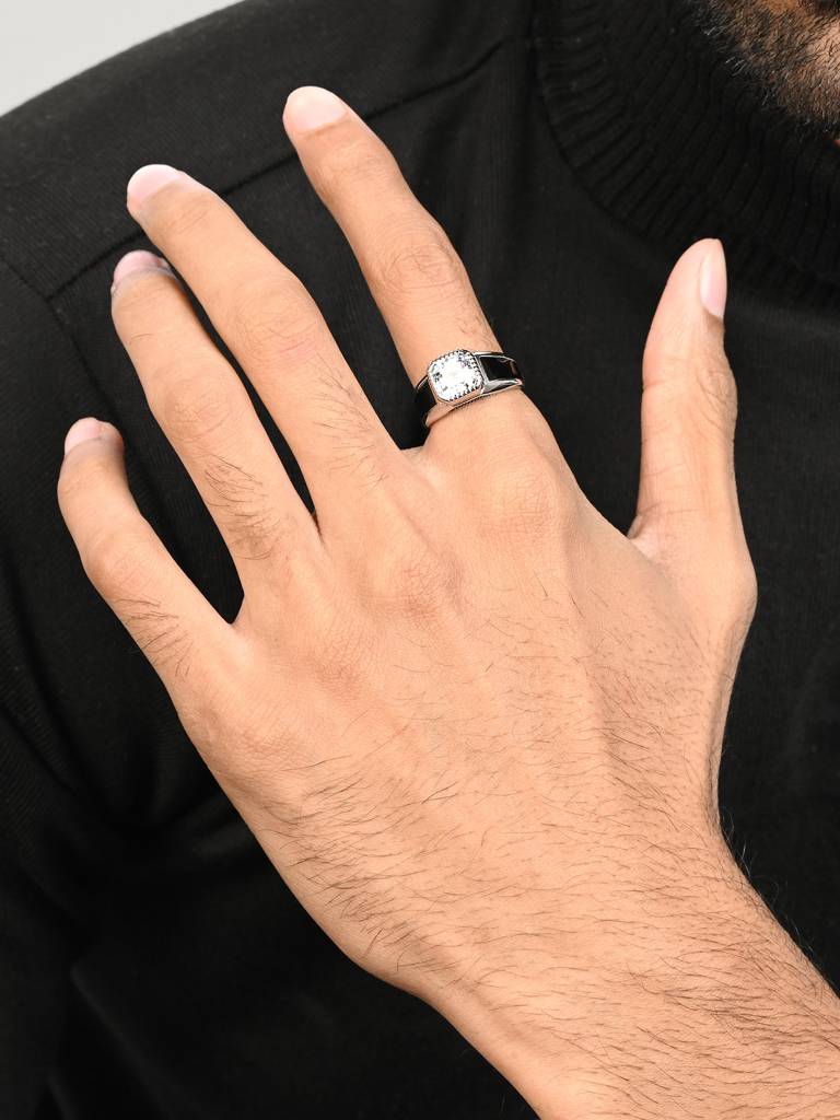 Radiant Edge Silver Ring : CAGR450