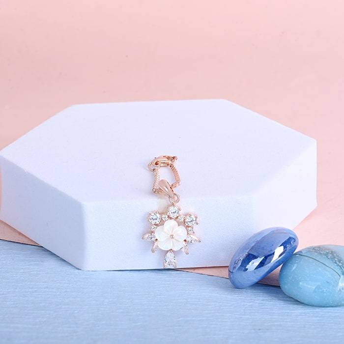 Blossom Breeze Charm : CH61