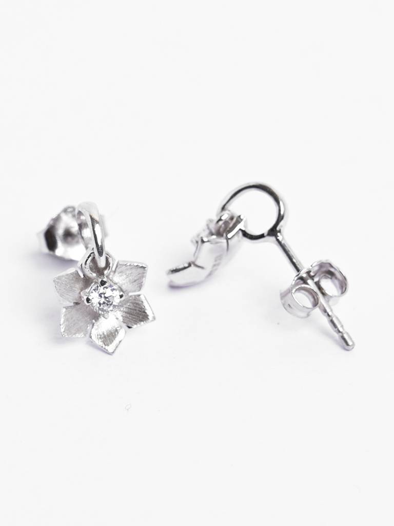 925 Sterling Silver Platinum Plated Swiss Zirconia Gioia Flower Stud Earrings Gift For Women & Girls : CSE22