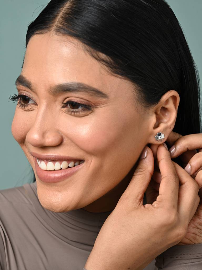 Clara Silver Dainty Clover Stud Earrings : CSPSE49