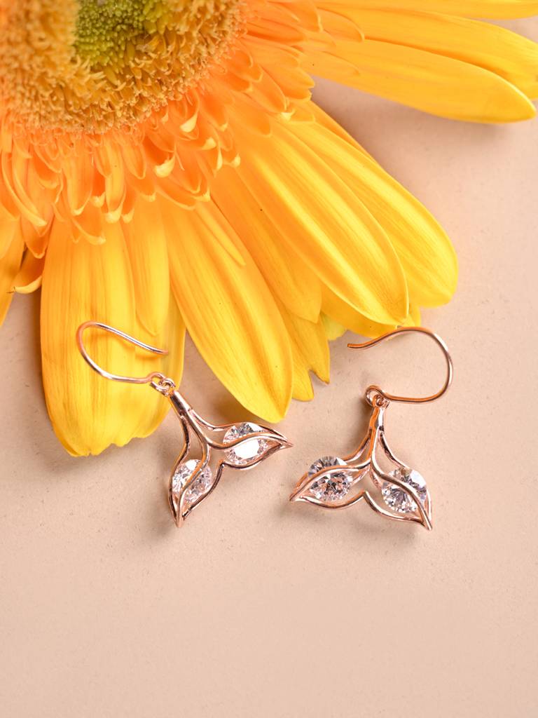 Clara Silver Whale Tail Dangler Earrings : CSPSE50
