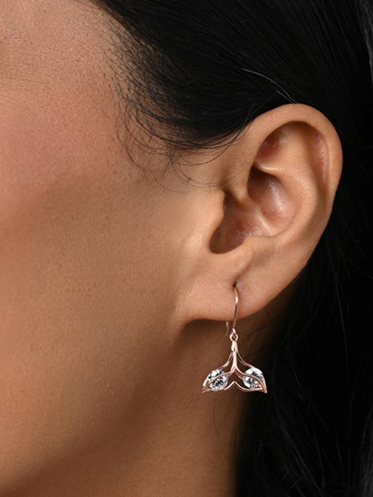 Clara Silver Whale Tail Dangler Earrings : CSPSE50