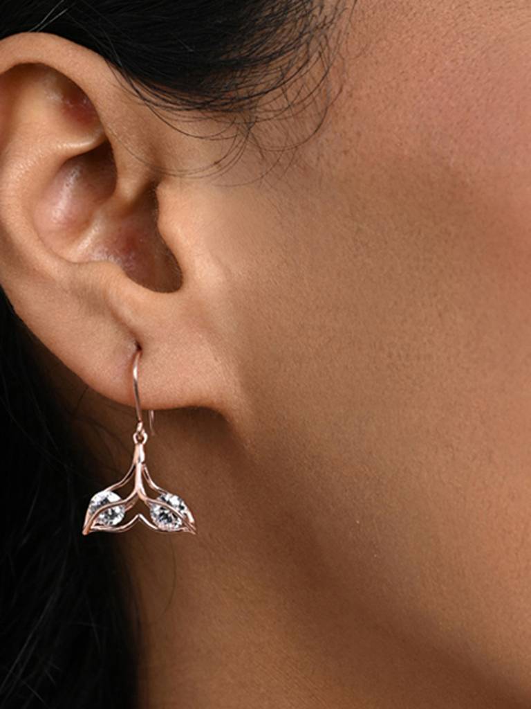 Clara Silver Whale Tail Dangler Earrings : CSPSE50