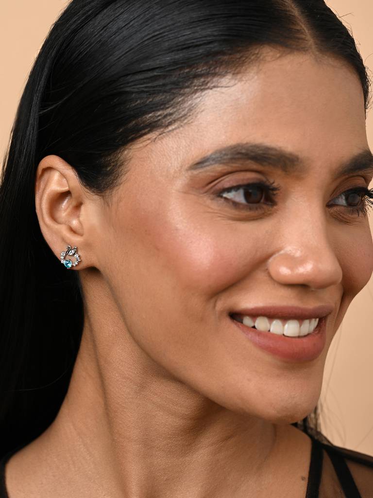 Clara 925 Silver Iconic Swan Earrings : CSPSE58