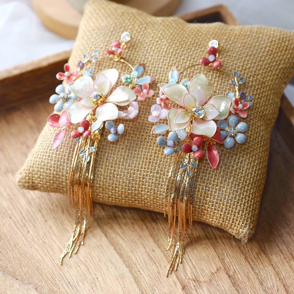 Caelis Earrings : CaelisEarrings