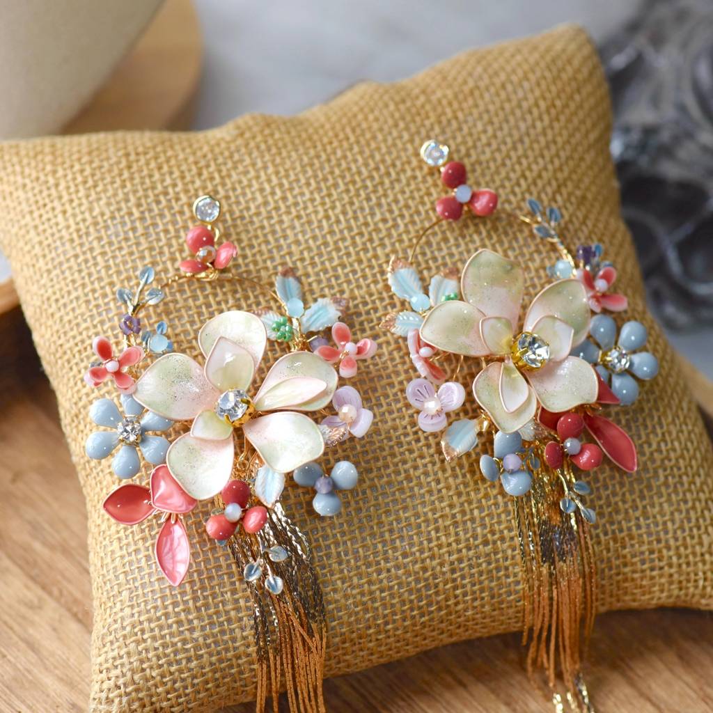 Caelis Earrings : CaelisEarrings