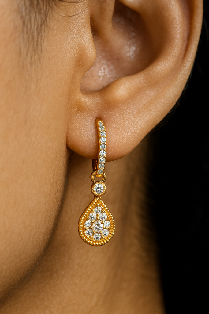 Dangly Hoop Earring : danglyhoopearring