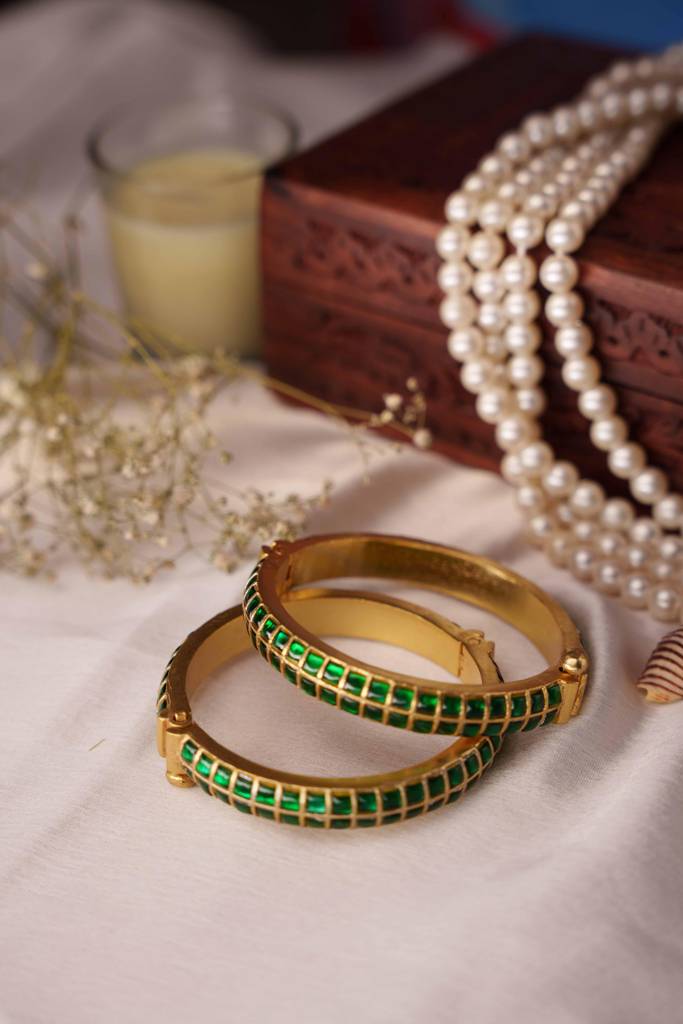 Risa Green Kundan Embellished Bangle : AN-1651
