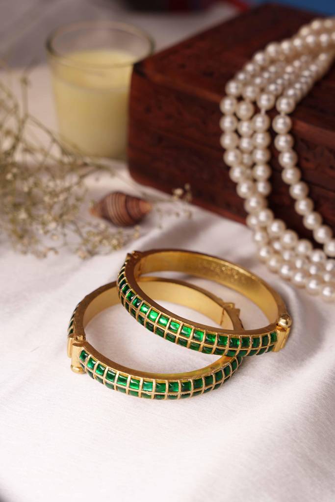 Risa Green Kundan Embellished Bangle : AN-1651