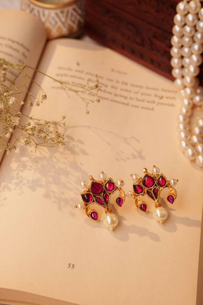 Afsa Red Kundan Embellished Earrings : AN-251