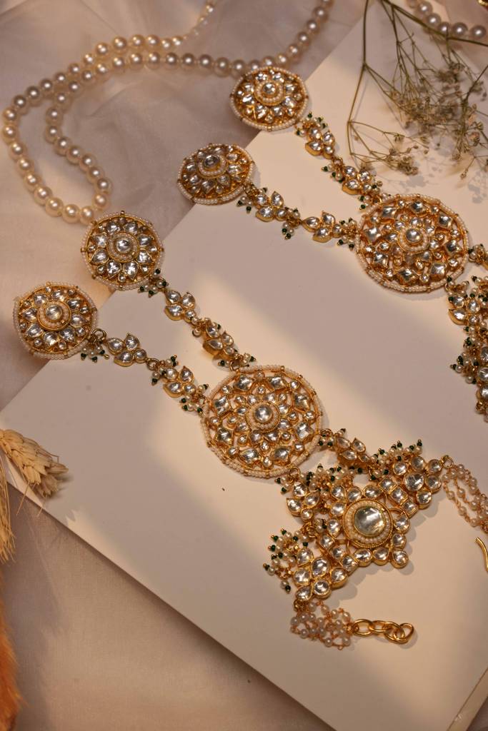 Laila White Jadtar Embellished Pearl Hath Phool : AN-2621