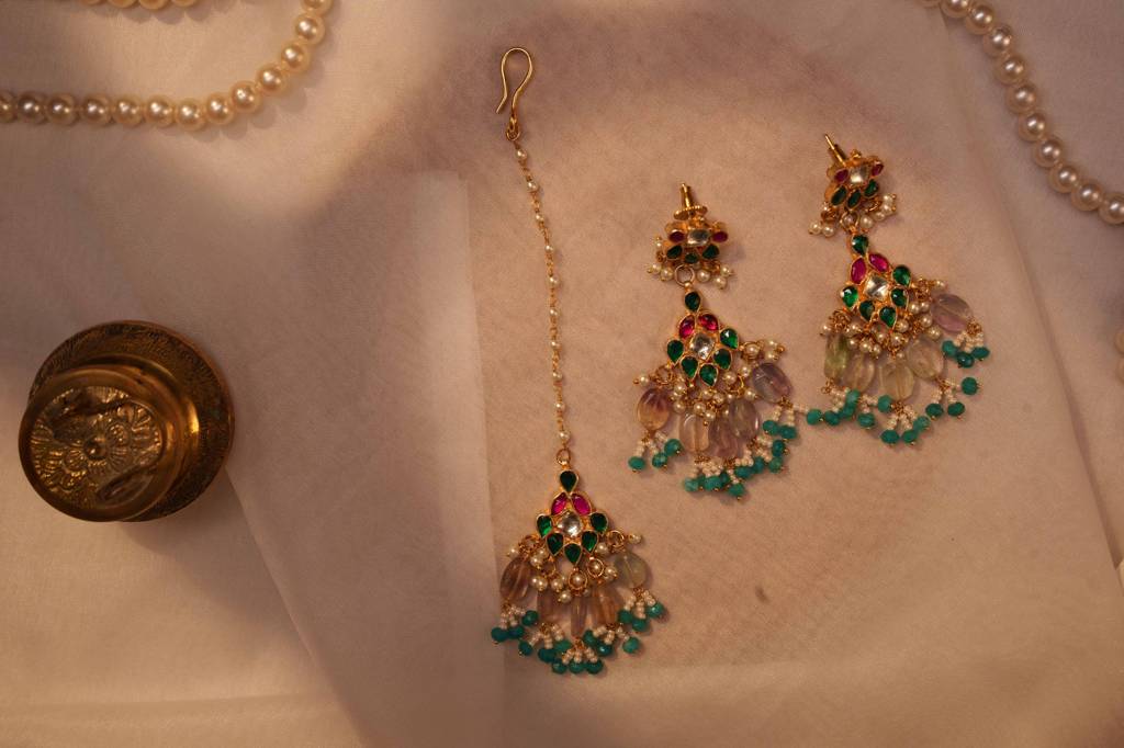 Unaya Multicolured Kundan Embellished Necklace : AN-1751