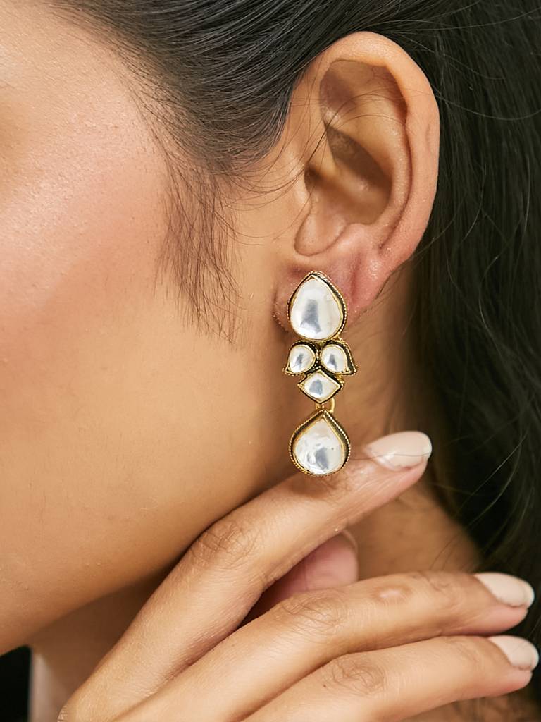 Elegant Gold-Plated Kundan Drop Earrings For Special Occasions : YI24A0187E