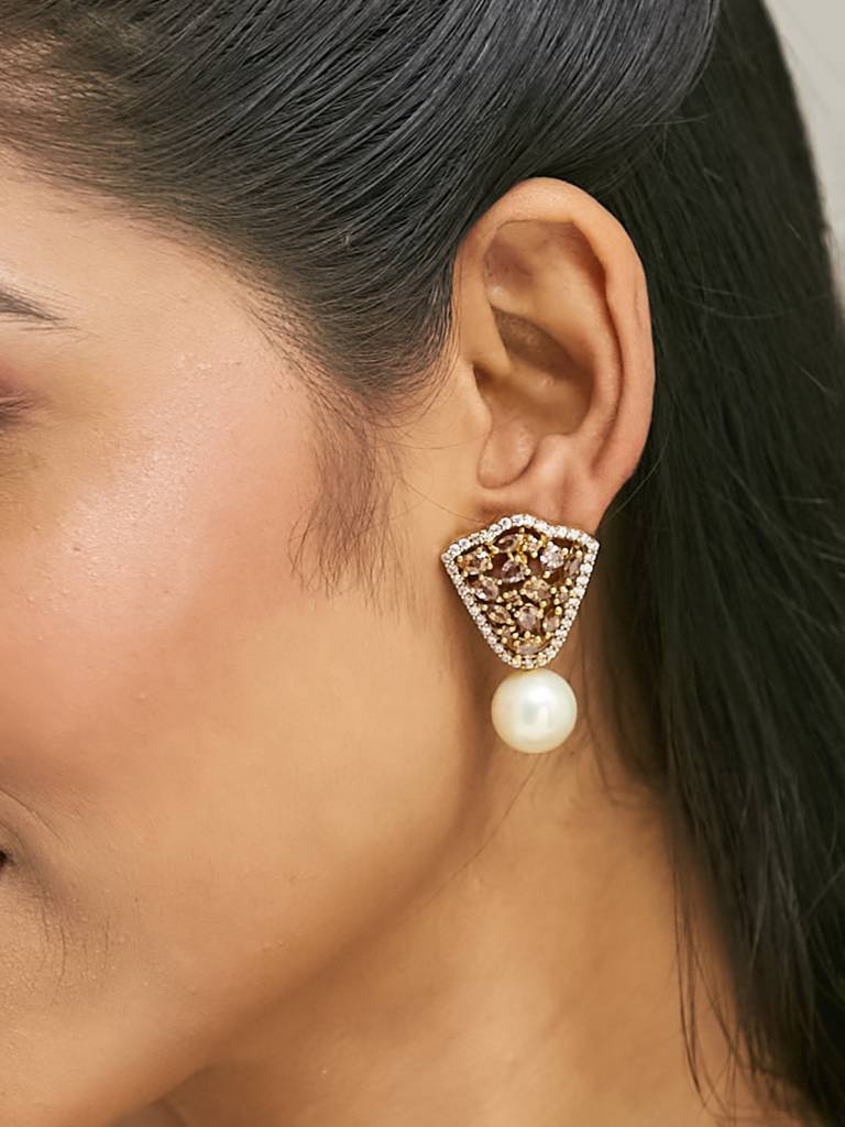 Elegant Pearl And Crystal Stud Earrings With Gold-Tone Finish : YI24A0201E