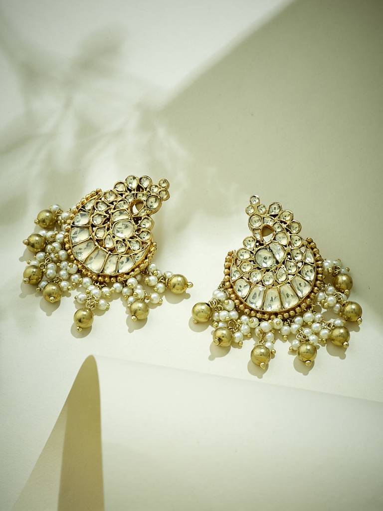 Elegant Gold-Plated Kundan Earrings With Pearl Accents : YI24A0177E