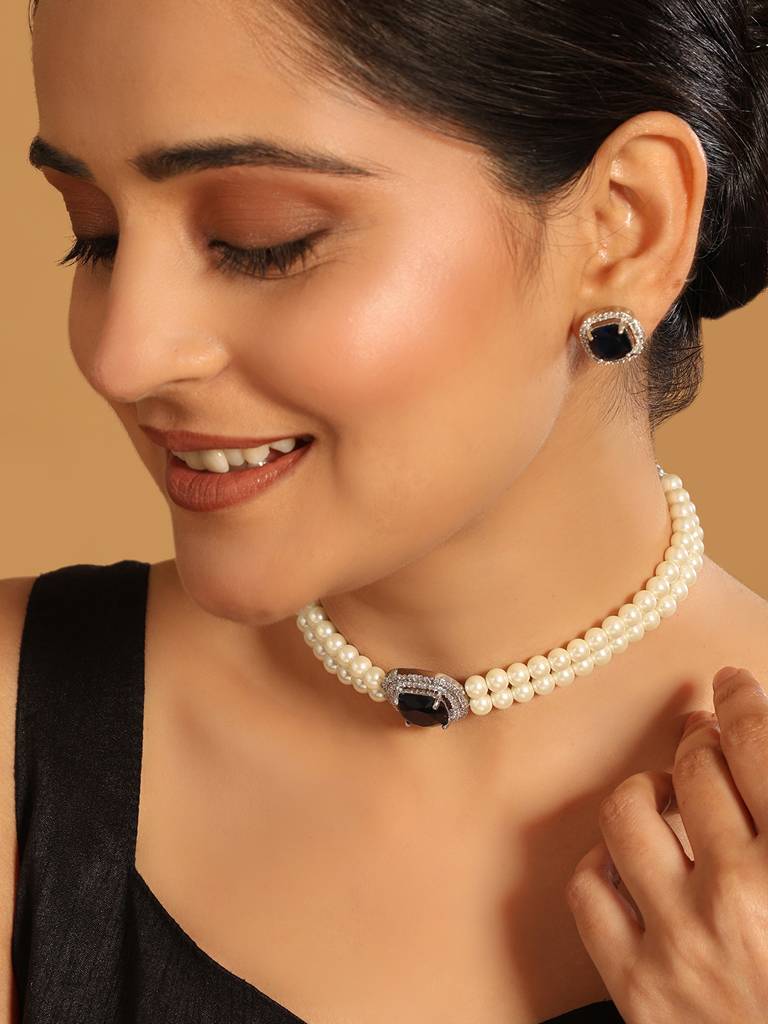 Blue Emerald Elegance Pearl Choker : YI24A0409N