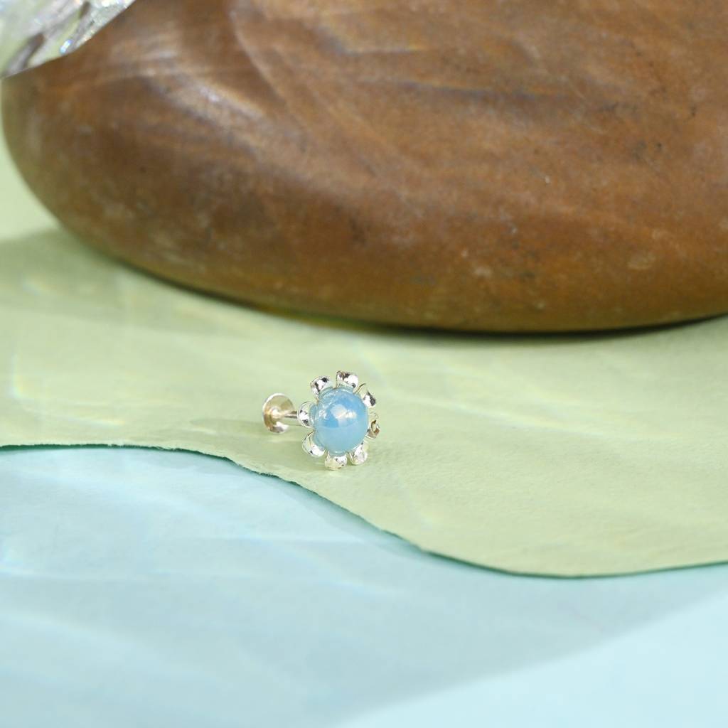 Silver Flowy Circular Blue Nose Pin : KNP187