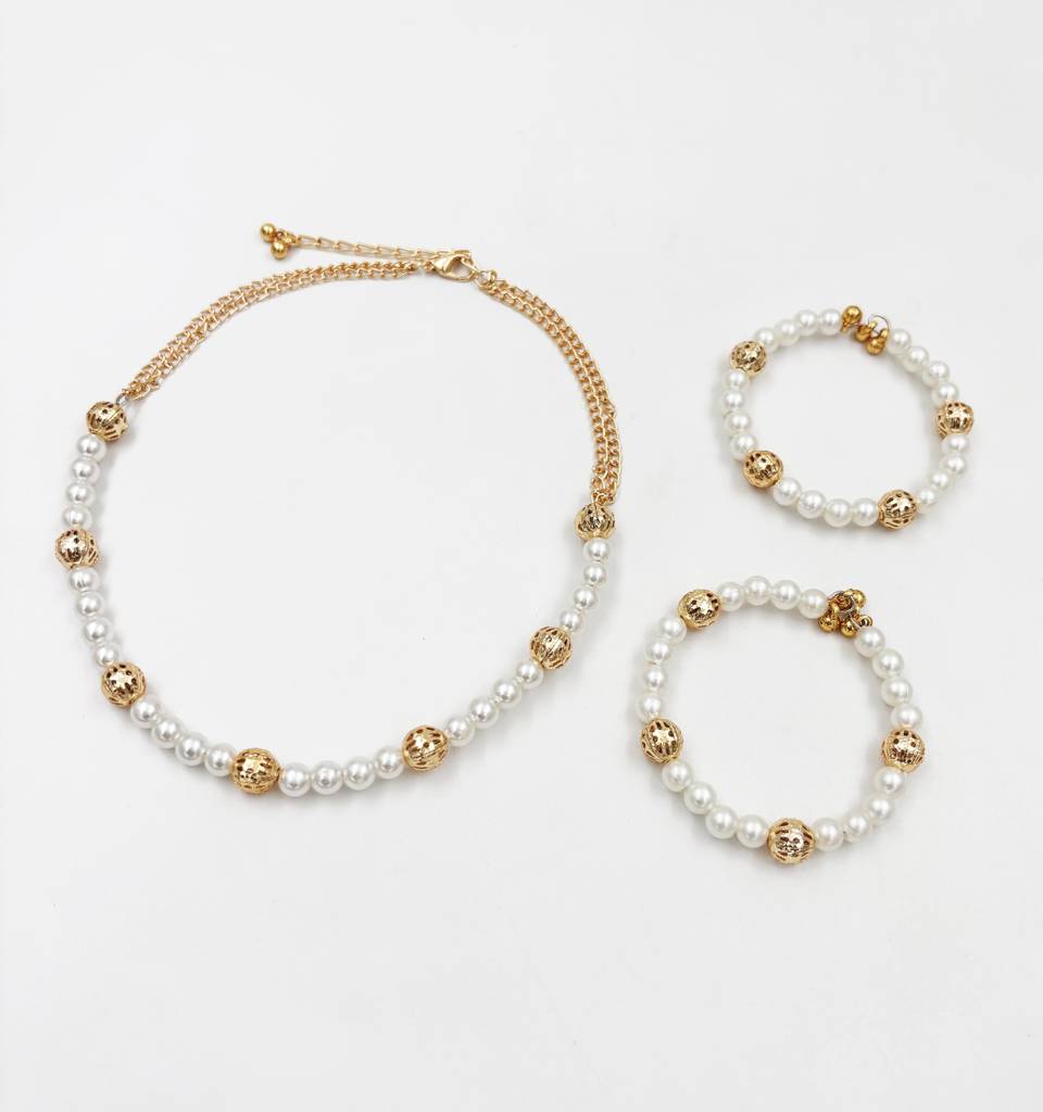 Pearl Choker Necklace & 2 Bracelets Set- Off White. Gold : LM2175