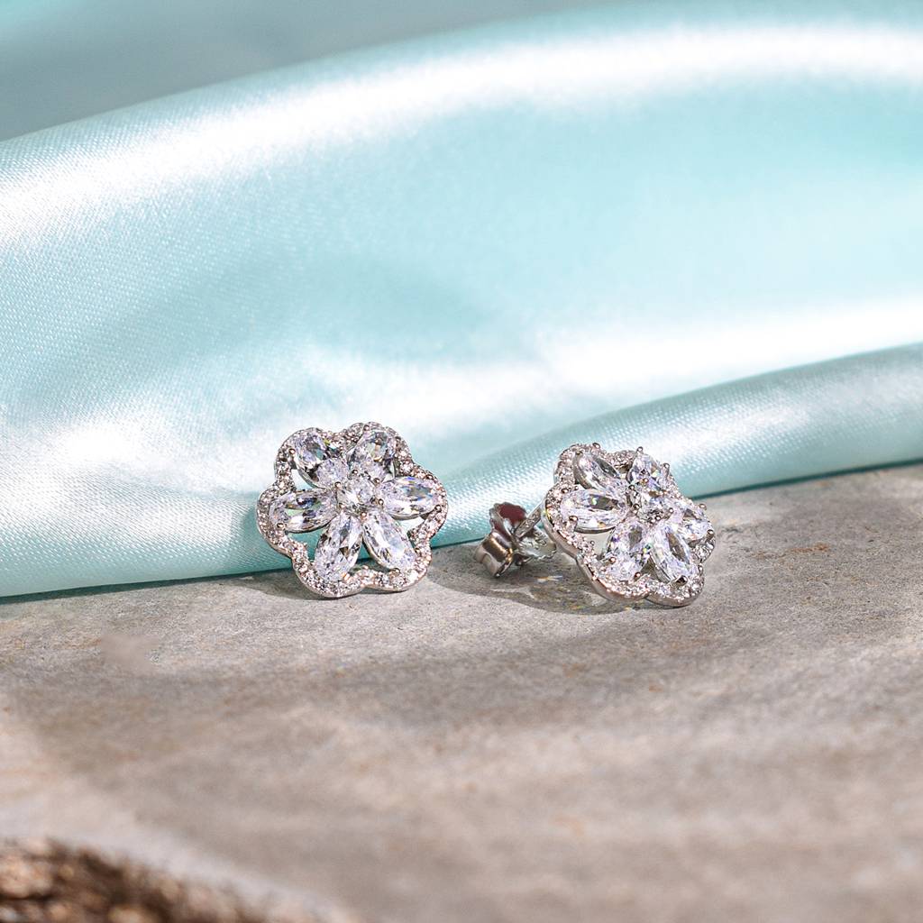 Floral Brilliance Earrings : DMER313