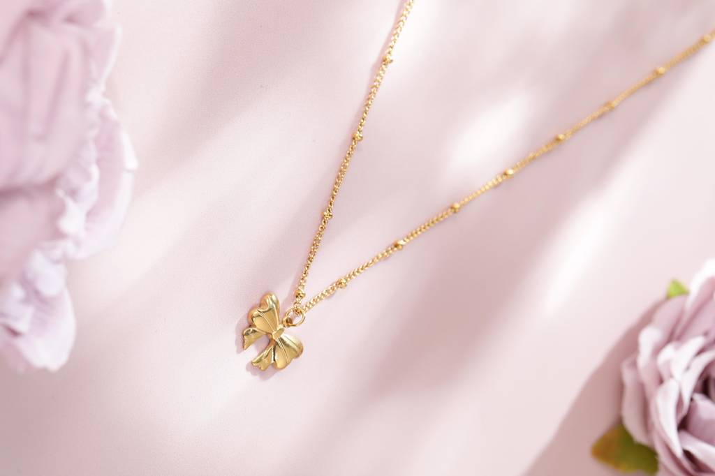 Golden Bow Pendant : AVPE10061