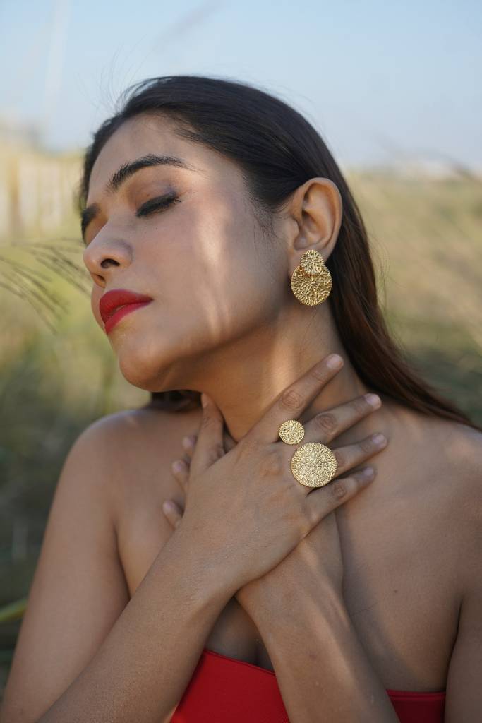 Esha & Ema : NIH119CB09-Ema&Esha