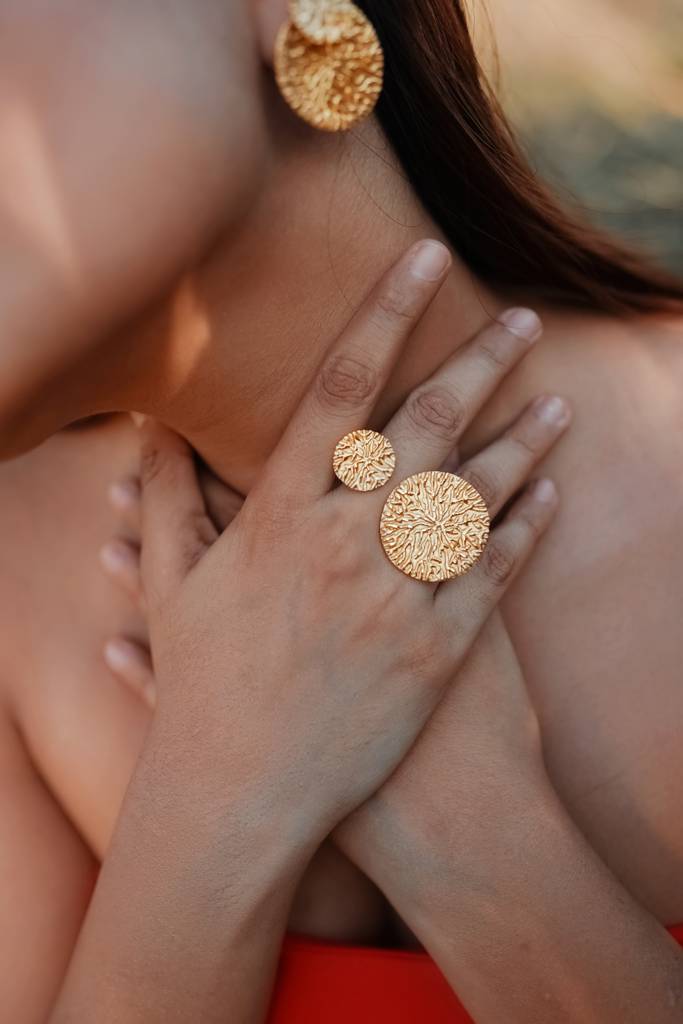 Esha & Ema : NIH119CB09-Ema&Esha