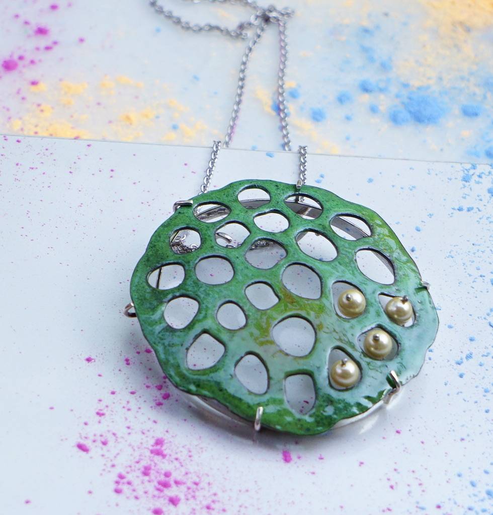 Lotus Pod Necklace : TJE80001N