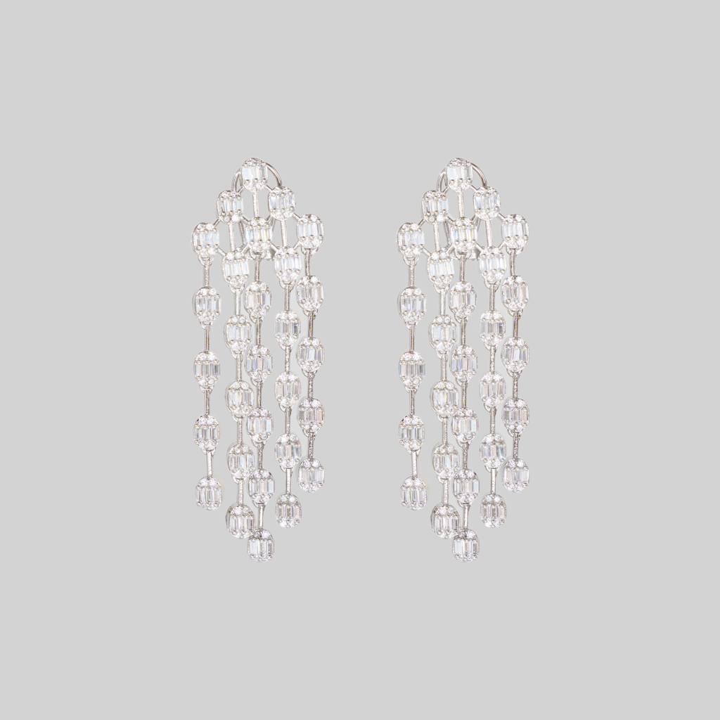 Classic And Elegant Pair Oflong Diamond Danglers. : ZGRK255