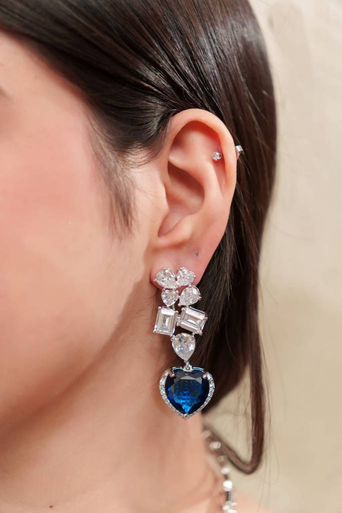 Bold And Dramatic Diamond Choker With Sapphire Heart Stone. : ZGRK208