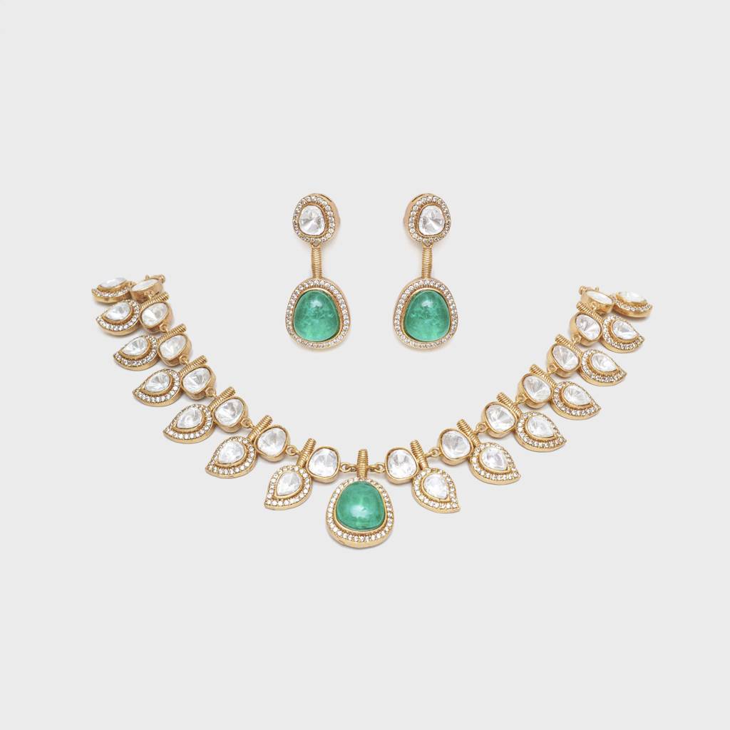 Elegant And Classy Moissanite Set With Green Stone : ZGRR60