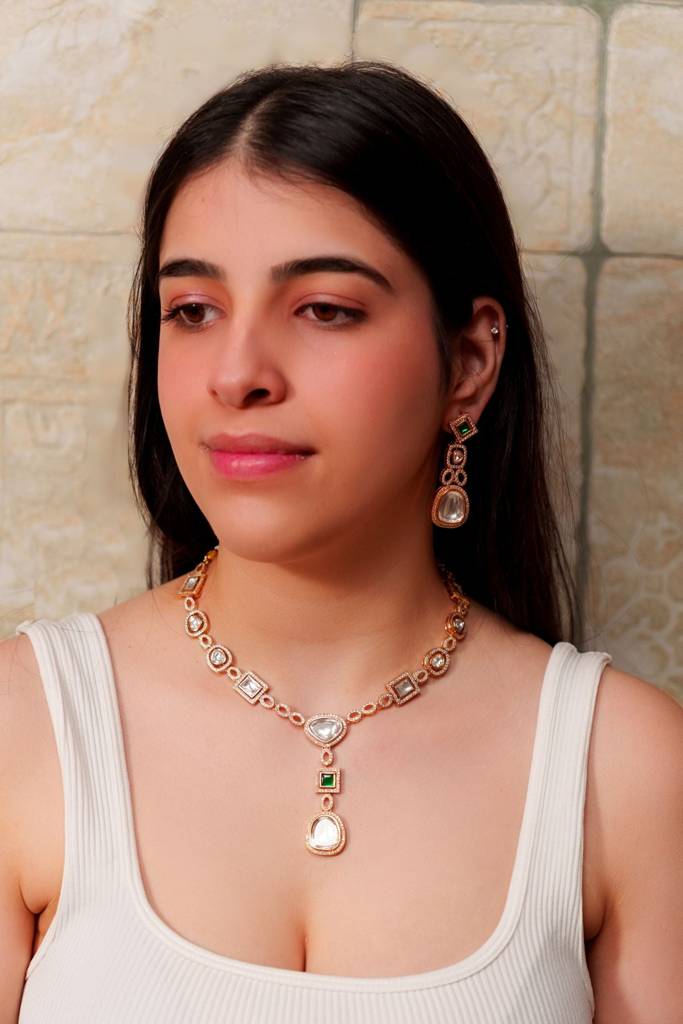 Elegant And Stylish Pendant Necklace And Earrings With Green Stone : ZGJM48