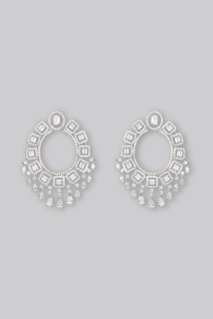 Classic And Elegant Pair Of Diamond Earrings For Women : ZGRK296