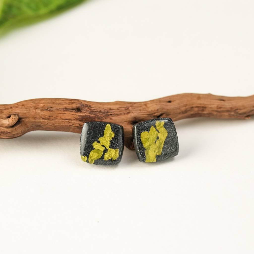 Black-Green Mercury